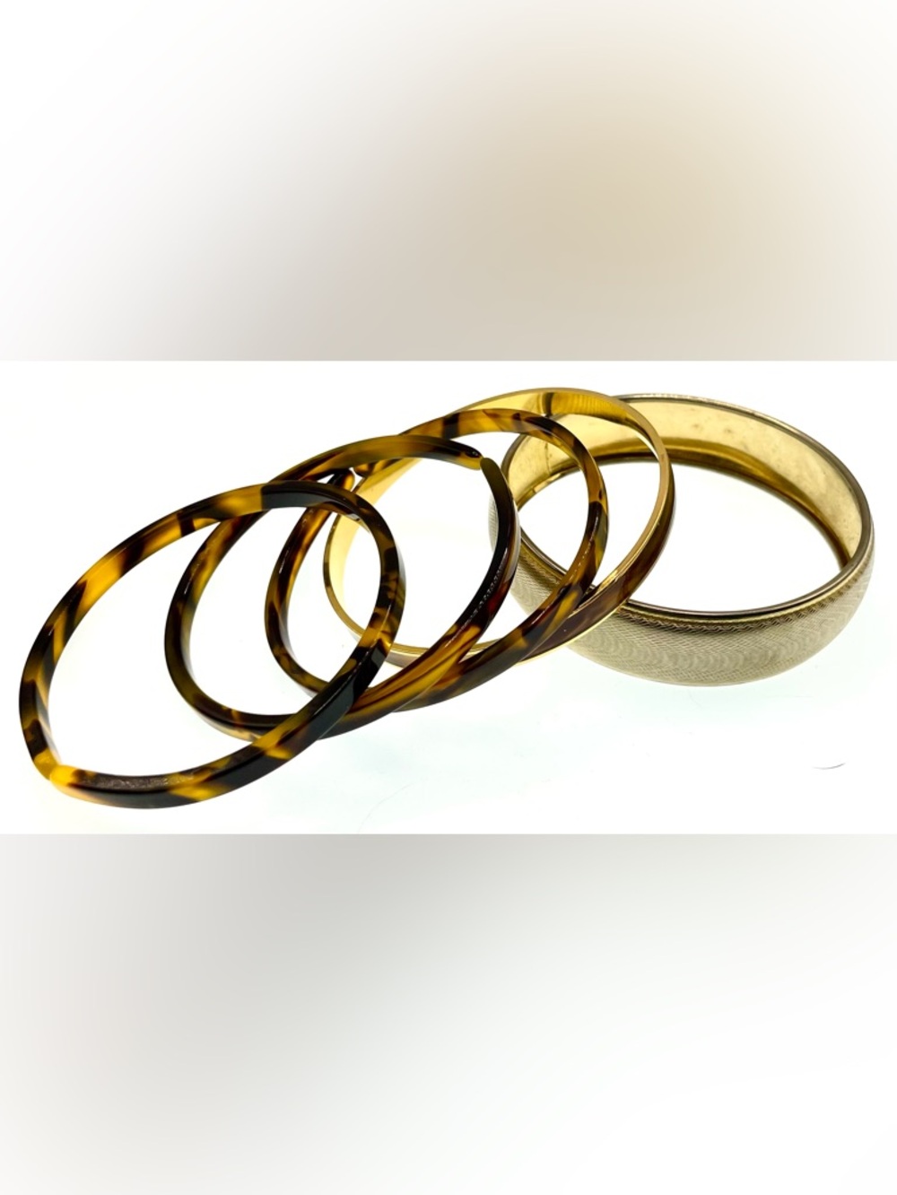 Vintage Set of 5 Bangle Bracelets Gold Tone Metal Enamel Acrylic Tortoise Retro - Picture 3 of 6